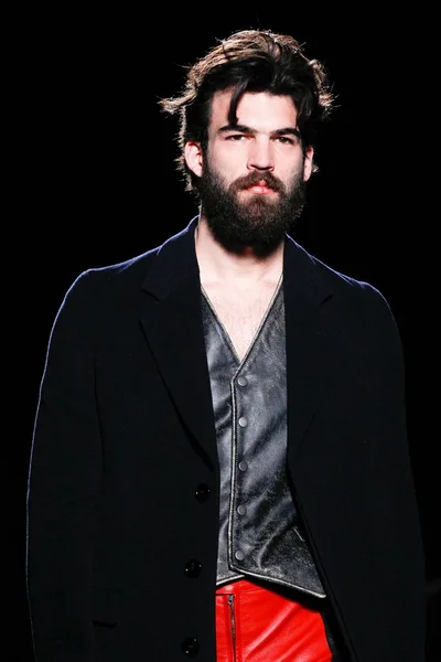 Look 25